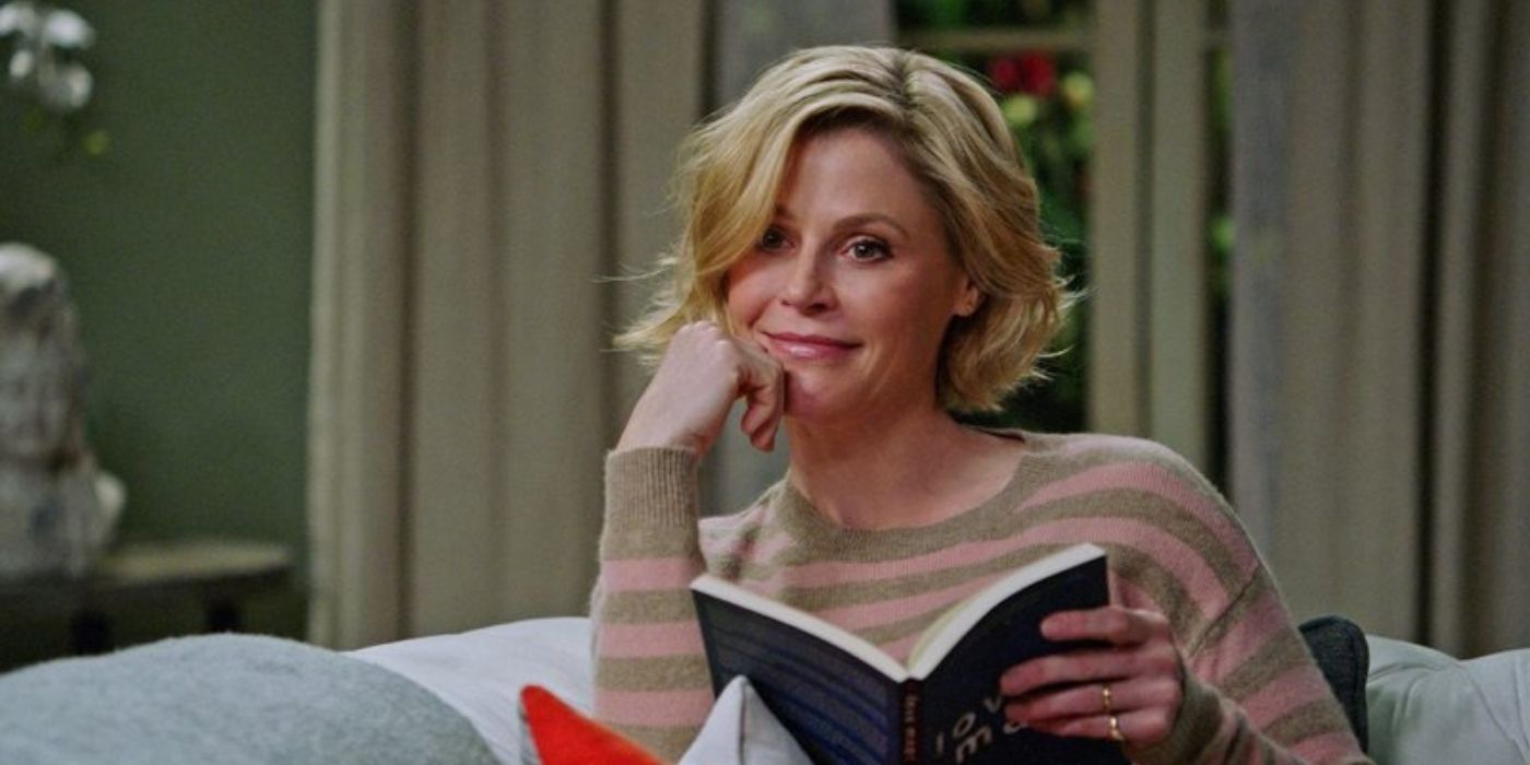 claire reading a book modern family