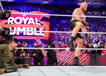 Brock Lesnar entra no Royal Rumble na 30ª posição em 2022, para grande desgosto dos fãs presentes e em casa.