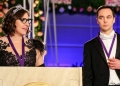 Amy e Sheldon recebem o Prêmio Nobel no final do TBBT