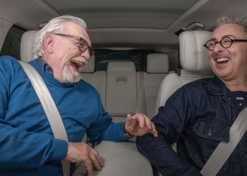 Brian Cox, do Succession, não consegue se lembrar de seus papéis no filme Carpool Karaoke