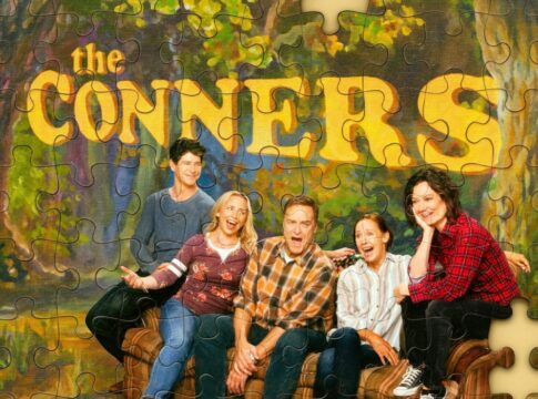 O encerramento das filmagens da 6ª temporada de The Conners é confirmado em uma postagem cheia de fotos, já que um possível cancelamento se aproxima