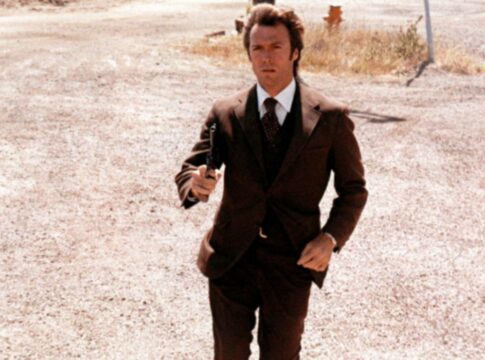 Liam Neeson revive as filmagens de um filme de Clint Eastwood dos anos 1980 (completo com sua impressão de Eastwood)