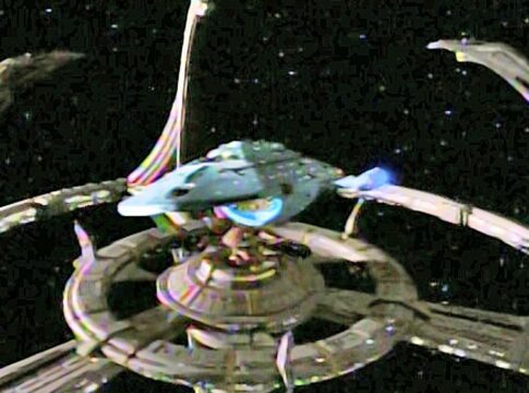 DS9 prenunciou o destino da Voyager um ano antes