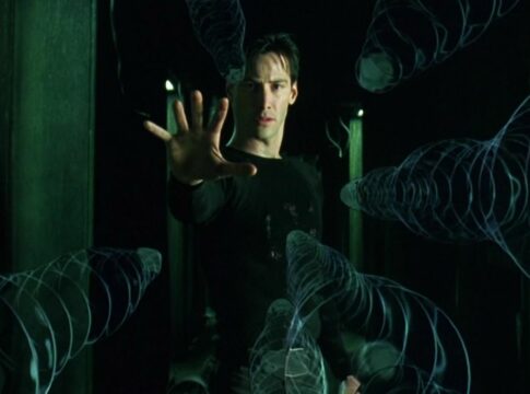 Feiticeira Escarlate dá um toque sombrio à cena mais icônica de Matrix