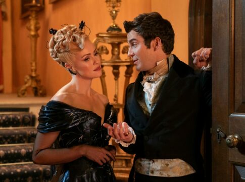 Imagens da terceira temporada de Bridgerton revelam que Benedict se aconchegando com a nova companheira Lady Tilley Arnold
