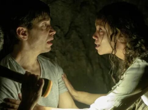Julia Garner, estrela de Ozark, escalada para o novo filme de terror do diretor Bárbaro